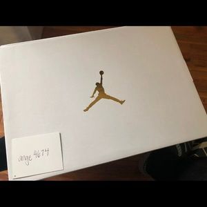 Jordan 11 Low Metallic Red Women’s Sz 8.5